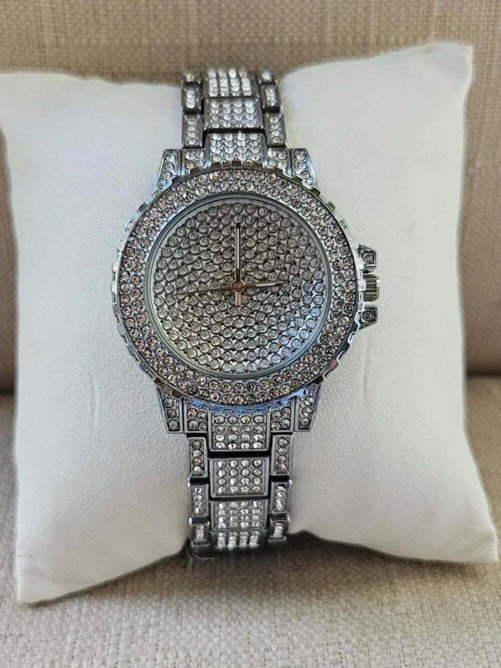 Crystals Accent Face Bezel Wristwatch Silver Tone Fashion Analog Quartz watch